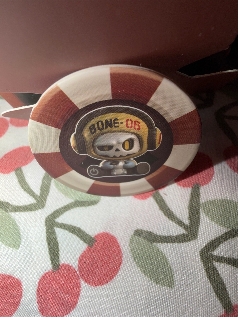 Bone-06 Skull Gamer Pin - Red & Cream Round Badge